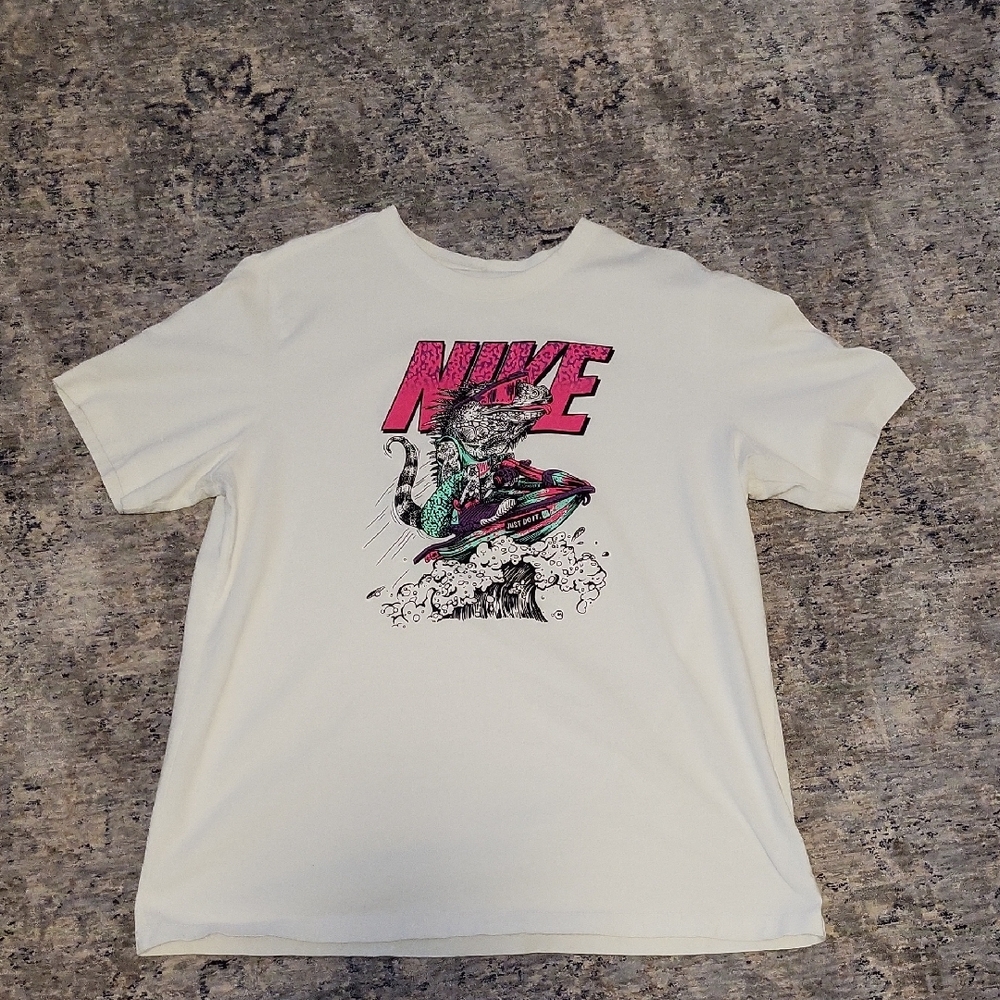 Nike White Graphic Men's T-Shirt